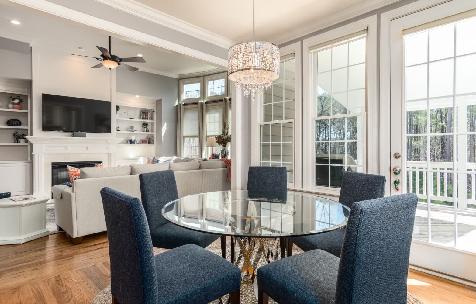We provide High-standard Living Homes We provide High-standard Living Homes